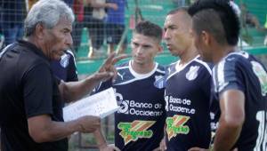 Héctor Castellón tiene una dura tarea para levantar al Honduras Progreso en el Clausura 2016. FOTO: DIEZ