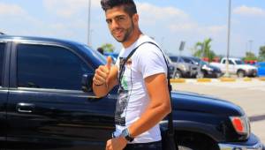 Jona Mejía al momento de su llegada a San Pedro Sula y unirse a la Selección de Honduras.