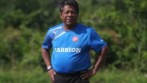 Ramón Maradiaga sigue firme como entrenador del Vida en La Ceiba. (DIEZ/Archivo)