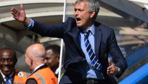 Mourinho resaltó que el profesionalismo de sus jugadores fue la clave para el título del Chelsea. Foto AFP