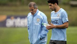 Luis Suárez y el técnico Óscar Tabárez de Uruguay mantienen una gran relación de amistad.