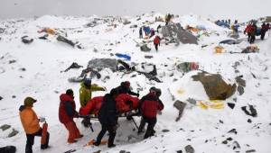 Larga jornada de rescata se está dando en el Monte Everest. (Foto: AFP)