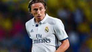 El volante del Real Madrid Luka Modric está analizando seriamente visitar el quirófano en busca de acelerar la recuperación de su lesión. Foto AFP