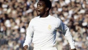 Laurie Cunningham hizo que el Camp Nou se levantara para aplaudirle. Leé la triste historia que lo acompañó.