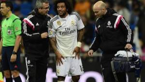 El brasileño Marcelo fue atendido rápidamente por el cuerpo médico del Real Madrid. (AFP)