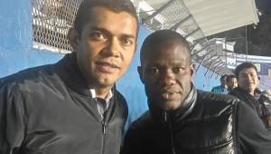 Amado Guevara al lado de Tyson Núñez en el estadio Mateo Flores de la Ciudad de Guatemala ayer en el duelo de los chapines ante El Salvador. FOTO: Luis López / Guatevisión