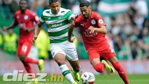 El hondureño Emilio Izaguirre jugó de volante por izquierda en el nuevo esquema que probó el entrenador Brendan Rodgers en el Celtic. Foto AFP