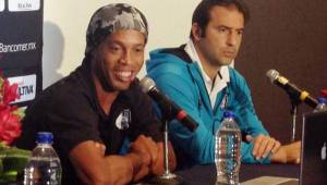 Ronaldinho ofreció el viernes una conferencia de prensa donde aclaró algunas noticias.