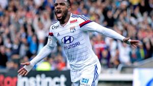 Lyon's French forward Alexandre Lacazette celebrates after scoring a goal during the French Ligue 1 football match Olympique Lyonnais (OL) against Caen (SMC) on August 19, 2016, at the Parc Olympique Lyonnais stadium in Decines-Charpieu near Lyon, southeastern France. / AFP / PHILIPPE DESMAZES (Photo credit should read PHILIPPE DESMAZES/AFP/Getty Images)