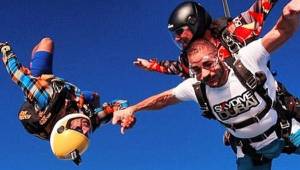 Benzema disfrutó en Dubai de deportes extremos como paracaidismo.