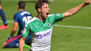 Guillermo Fernández del Racing de Santander celebra el gol con el que vencieron al Huesca en la segunda de España. Foto cortesía La Liga