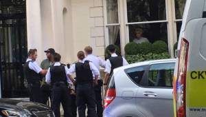 Mourinho observó desde su casa cuando llegó la seguridad y se llevaron al ladrón. Foto tomada del diario The Sun.