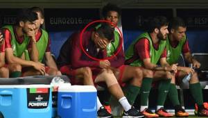 Cristiano Ronaldo miró la final desde la banca con sus compañeros.