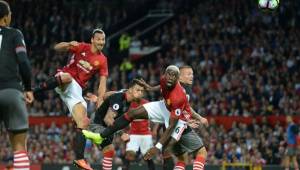 Zlatan suma su tercer gol con la camisa del United y Paul Pogba debuta.