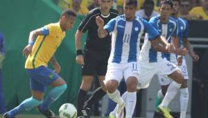 La Selección Nacional de Honduras no pudo. Neymar que es marcado por Marcelo Espinal hizo fantasías frente a los catrachos en el mítico estadio Maracaná.
