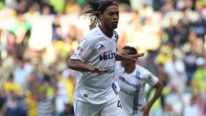 Ronaldinho es la figura mediática del Querétaro en la Liga de México. (EFE)