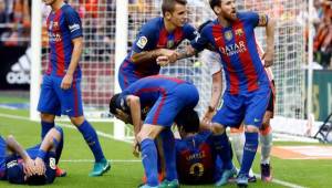 La botella lanzada por los aficionados provocó una polémica en el juego Valencia-Barcelona.