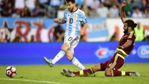 Messi le anotó a Venezuela e igualó el récord de Batistuta como goleador histórico argentino con 54 goles. Foto AFP