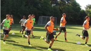 El defensor hondureño Emilio Izaguirre ha entrenado toda la semana, viajó con el equipo al lugar donde se disputa el partido pero no fue tomado en cuenta.