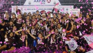 Los futbolistas de Lanús no pararon de festejar su nuevo título en Argentina.