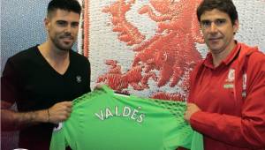 Víctor Valdes fue presentado hoy junto a su nuevo entrenador Karanka.