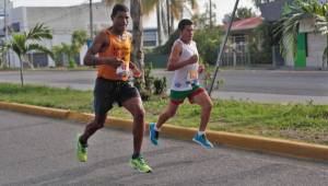 Golfran Cortés (amarillo) salió triunfante de su segunda participación en la Maratón de La Prensa.