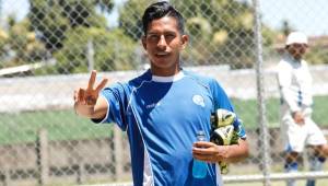 El delantero cuscatleco Denis Pineda dice que 'Primi' Maradiaga les ha pedido ganarle a Honduras el viernes. Foto Neptalí Romero