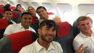 El costarricense Keylor Navas se mostró contento en el viaje a Las Palmas junto a Cristiano Ronaldo y demás compañeros del Real Madrid.