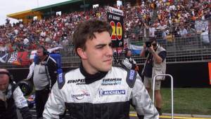 Alonso pasó a la Fórmula 1 fichado por Renault pero cedido a Minardi como piloto oficial.