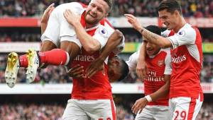 El Arsenal se mantiene con pie firme en la Premier League de Inglaterra.