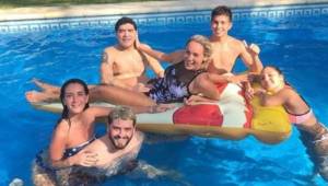 Diego Maradona se encuentra con parte de su familia celebrando fin de año.