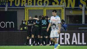 El Inter de Milán venció al Nápoles en San Siro y se mete a la pelea por la cima en la liga italiana.