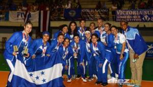 Escuadra catracha celebra su conquista durante el torneo. Foto: Cortesía HonduSport.