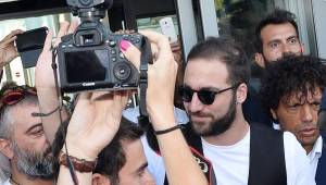 Gonzalo Higuaín a su llegada a Turín en medio de gran expectativa. Foto EFE.