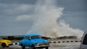 El Sur de la Florida se encuentra en emergencia luego que la tormenta tropical Eta dejara Cuba y tomara fuerza nuevamente.