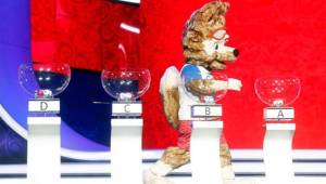 Zabivaka, mascota de la Copa del Mundo FIFA Rusia 2018, participó en el ensayo previo al sorteo que es el viernes.