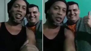 Ronaldinho junto a quien parece ser su compañero de celda en la prisión de Paraguay.