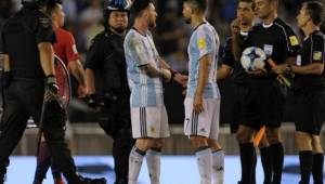 Lionel Messi tuvo una discusión con el árbitro del juego Argentina-Chile.