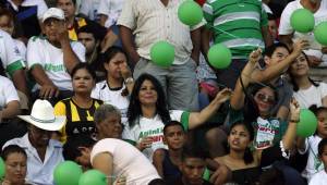 La afición de Puerto Cortés se ha volcado en su apoyo al Tiburón que buscará llegar a una final desde más de 14 años. Fotos Delmer Martínez