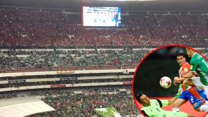 Keylor Navas ha sido víctima de gritos homofóbicos del público mexicano en el estadio Azteca. FOTO AFP