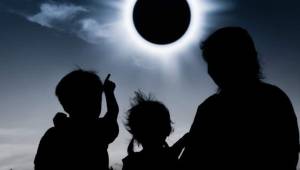 Los hondureños esperan poder observar el eclipse este día.