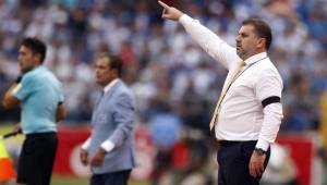 El entrenador de Australia, Ange Postecoglu, en el partido en el estadio Olímpico de San Pedro Sula cuando dirigió contra Honduras en el repechaje. Foto DIEZ