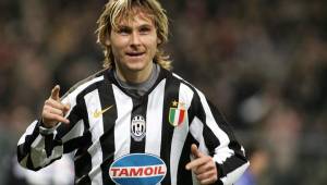 El mediocampista Pavel Nedved jugó, a nivel de clubes, más de 500 partidos y superando los 100 goles.