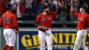 Los Red Sox ganaron el tercer juego y están a dos victorias para clasificarse a la serie mundial.