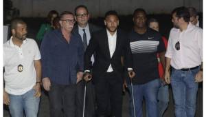 El delantero Neymar Jr. se encuentra en Brasil para aclarar las acusaciones que han presentado sobre él.