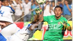 Keylor Navas sacó varias ocasiones de gol de Honduras en el estadio Morazán de San Pedro Sula.