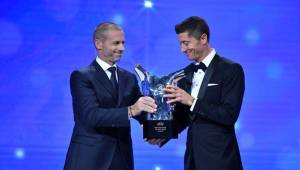 Robert Lewandowski fue elegido como el mejor jugador UEFA, Pernilla Harder mejor jugadora.