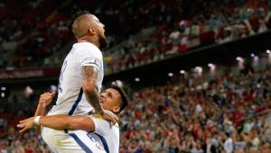 Arturo Vidal anotó el primero de los dos goles de Chile ante los africanos.