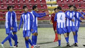 Los jugadores de la Selección Sub-17 de Honduras celebran el triunfo sobre Belice en el clasificatorio de UNCAF que se disputa en San José, Costa Rica. Foto cortesía