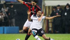 El hondureño Wilson Palacios cuando vistió la camisa del Tottenham y enfrentó al Milan por la Champions League. Foto archivo